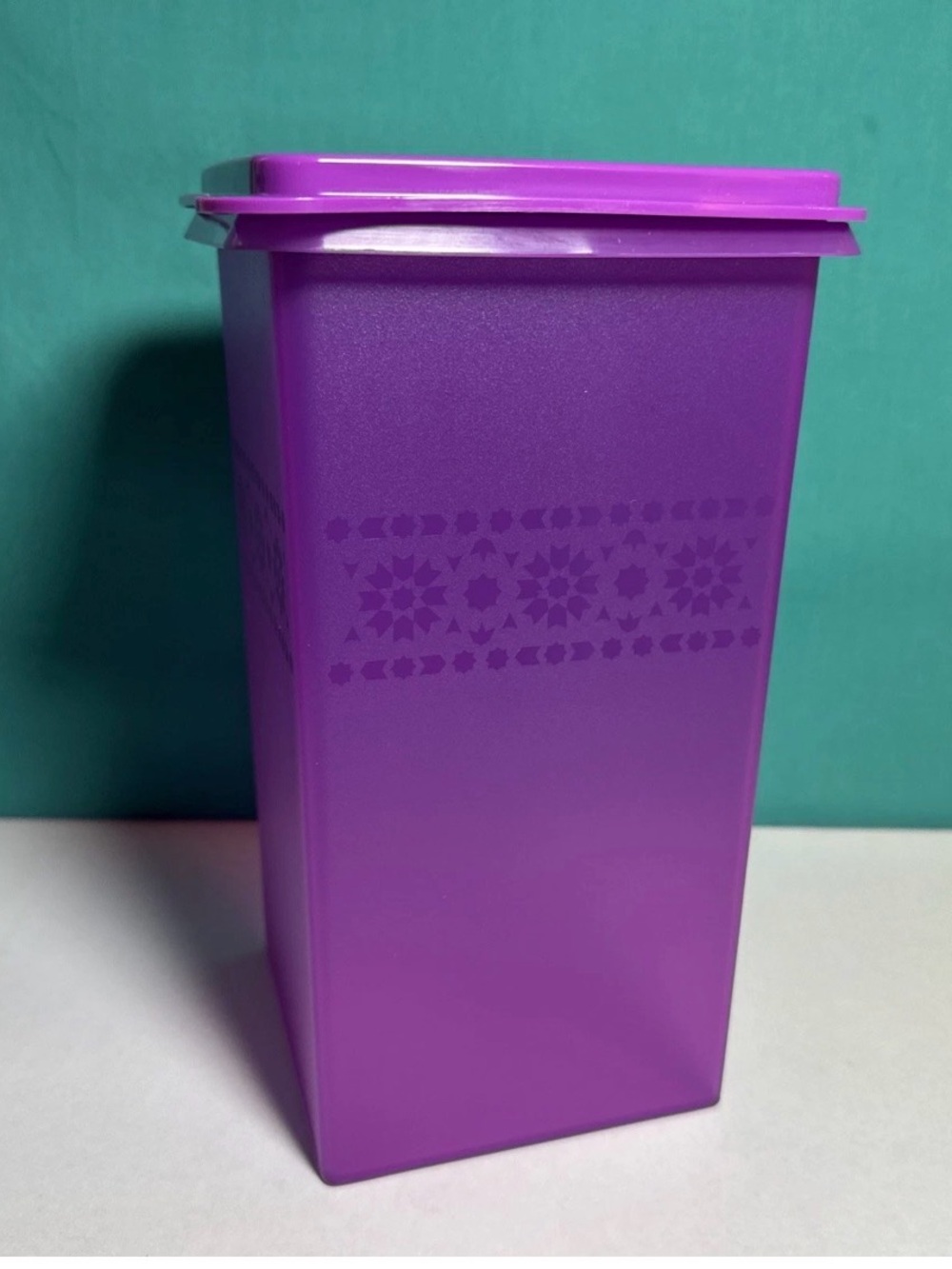 Tupperware Kracker Keeper Cracker Keeper Saltine Saver Purple With Matching Seal